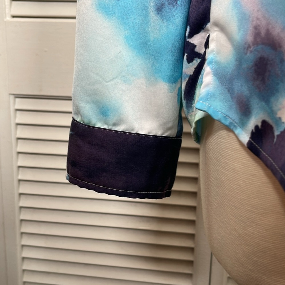 CHICO’S Painted Passion Sophia, Top Womens US
Size (S) (4) Button Up Roll Tab. - Picture 4 of 10